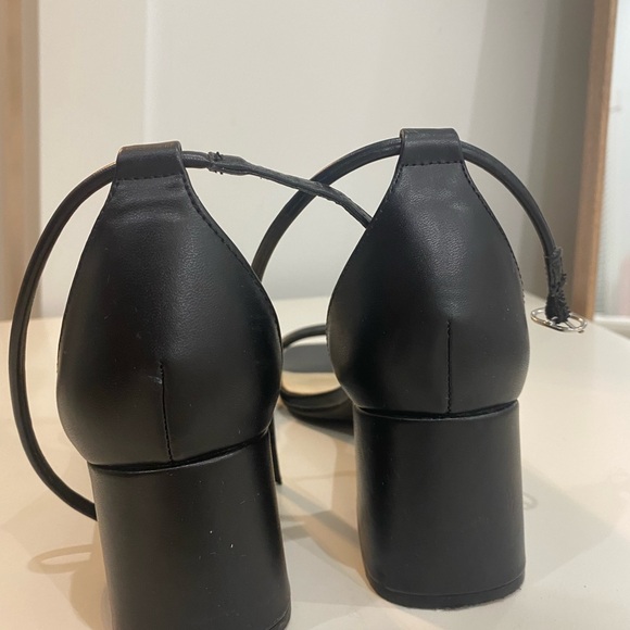 Nine West square toe open toe size 8.5 black block heels - Picture 9 of 9